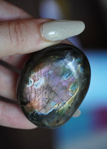 Labradorite Palm Stone AAA Grade