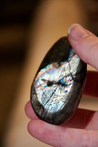 Labradorite Palm Stone AAA Grade